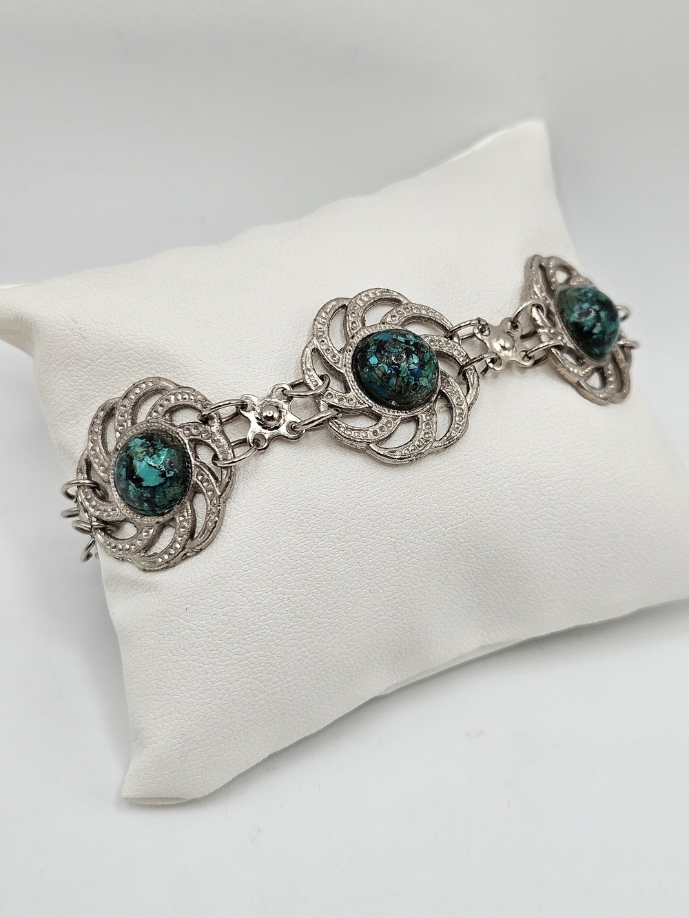 VINTAGE Green Cabochon Silver Tone Filigree Ornate Link Bracelet Box Clasp